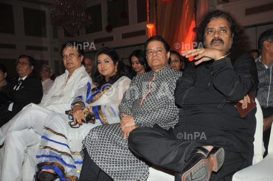 Bhupinder Singh and Mitali singh with Anup Jalota and Hariharan