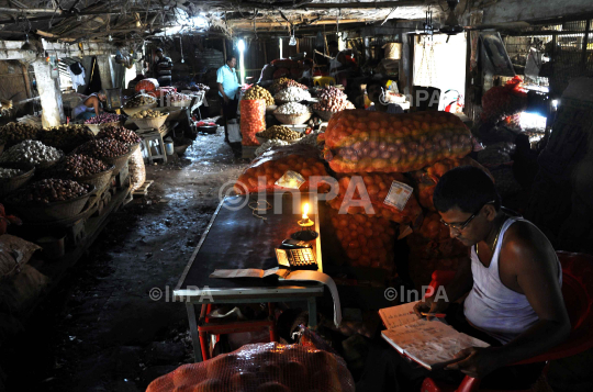 B i g g e s t   M a h a r a j g a n j   B a z a r     w h o l e s a l e   m a r k e t   i n   A g a r t a l a   n o w   u n d e r   t h e   e f f e c t   o f   I n d i a n   E c o n o m y   ,   S u n 
