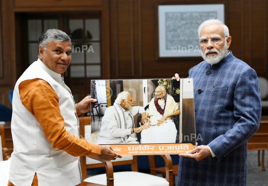 Dharmveer Prajapati with Narendra Modi 