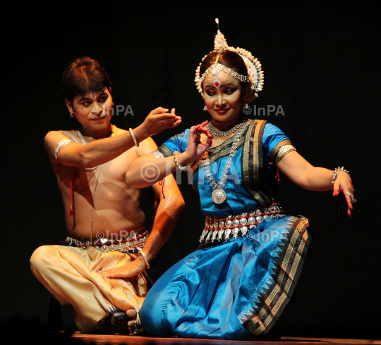 Swetha Ashwin Bharatnatyam Portraits #bharatnatyam John Merrell -  Arangetram photographry in… | Bharatanatyam poses, Indian classical dancer,  Bharatanatyam dancer