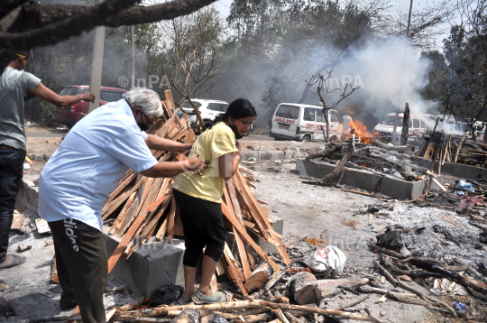 Mass cremation of COVID-19: Victims: UP, India