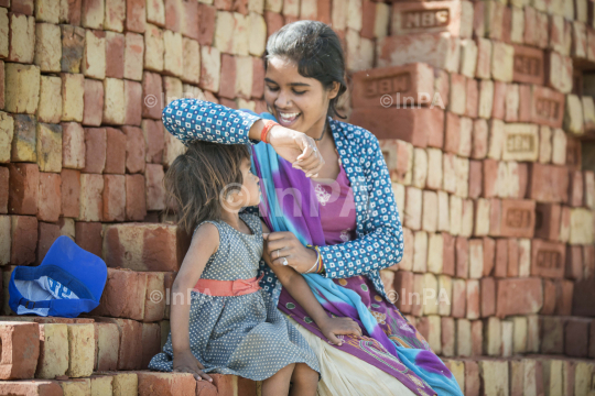 Mother with child: Construction worker