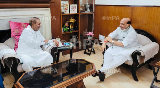 Sharad Yadav with Defence Minister Rajnath Singh
