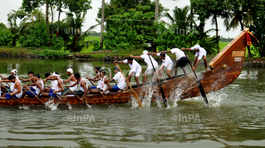 Snake boats ( Chundan Vallam)