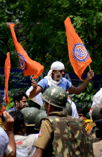 VHP protests against Ayodhya Yatra ban