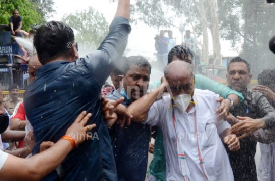Water cannon used against Digvijay Singh